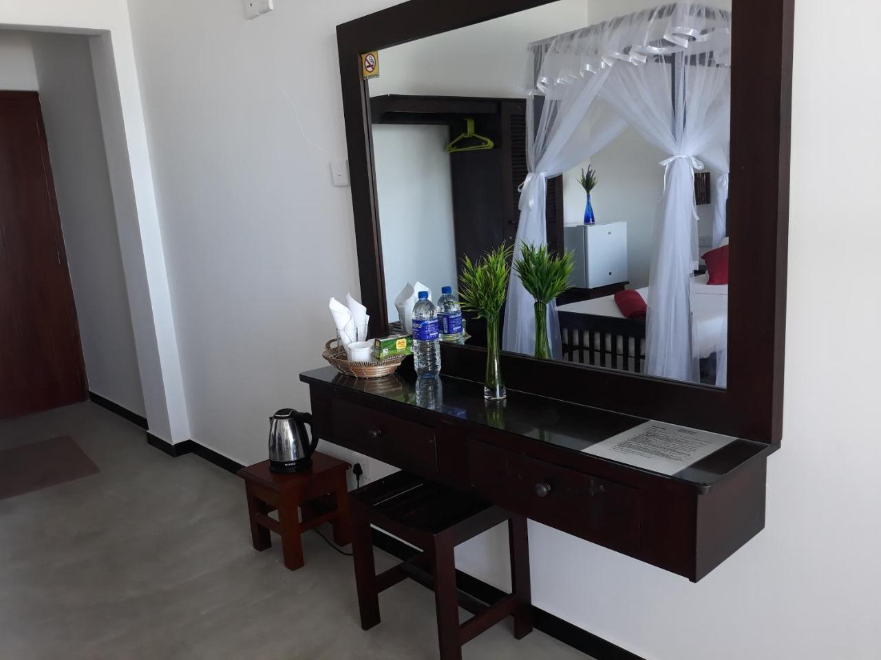 Copacabana Beach Hotel Hikkaduwa Quarto foto